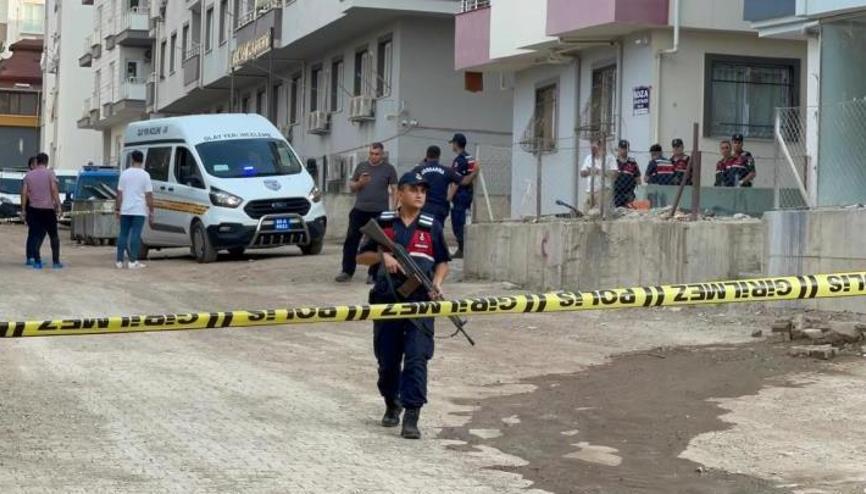 Osmaniyeden acı haber Uyuşturucu operasyonunda şüpheli ateş açtı: 1 astsubay şehit oldu Osmaniyeden acı haber Uyuşturucu operasyonunda şüpheli ateş açtı: 1 astsubay şehit oldu