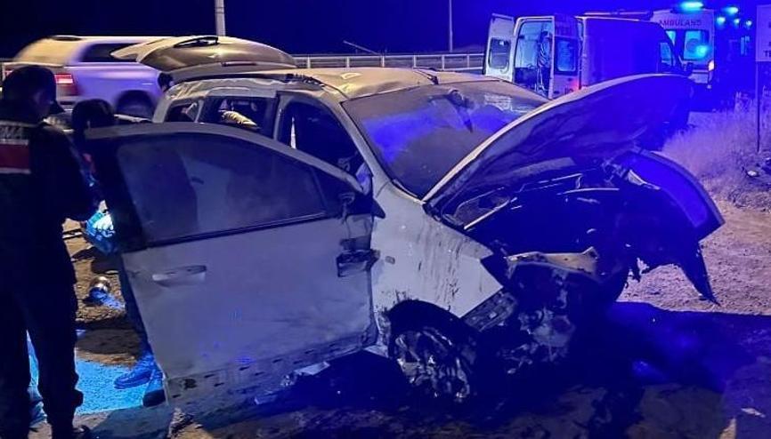 Kütahyada otomobil devrildi: 2 can kaybı, 2 yaralı Kütahyada otomobil devrildi: 2 can kaybı, 2 yaralı
