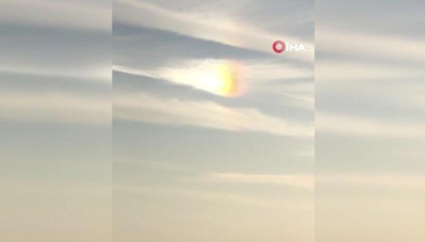 Herkes bir anda gökyüzüne baktı ben bu yaşıma geldim ilk defa böyle bir şey gördüm dedi... İşte o görüntüler Herkes bir anda gökyüzüne baktı ben bu yaşıma geldim ilk defa böyle bir şey gördüm dedi... İşte o görüntüler
