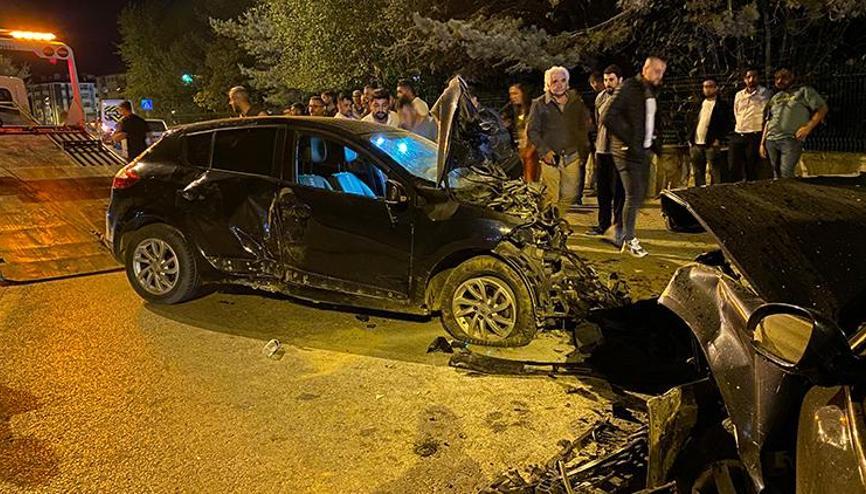 Kazaya müdahaleye giden itfaiye ekibi de kaza yaptı: 8 yaralı Kazaya müdahaleye giden itfaiye ekibi de kaza yaptı: 8 yaralı