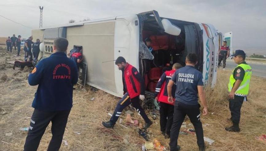 Amasya’da otobüs kazası: Feci kazada 6 can kaybı, 35 yaralı Amasya’da otobüs kazası: Feci kazada 6 can kaybı, 35 yaralı