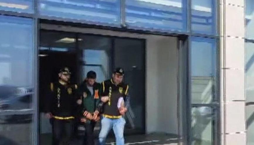 Polis, savcı ve hakim olduğu yalanıyla Yalovada dolandırdı, Kocaelide yakalandı Polis, savcı ve hakim olduğu yalanıyla Yalovada dolandırdı, Kocaelide yakalandı