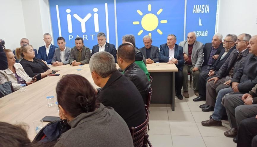 Amasya’da İYİ Partiden üç yüz kişi istifa ettiğini açıkladı Amasya’da İYİ Partiden üç yüz kişi istifa ettiğini açıkladı