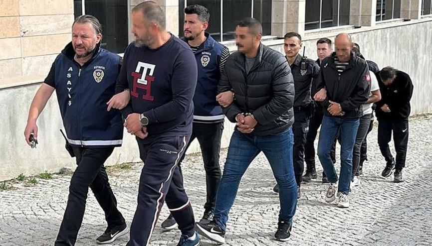 Galerici silahlı saldırıda ağır yaralanmıştı Gözaltı sayısı yükseldi Galerici silahlı saldırıda ağır yaralanmıştı Gözaltı sayısı yükseldi