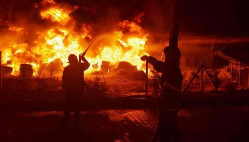 Niğdede geri dönüşüm tesisinde yangın: Kontrol altına alındı Niğdede geri dönüşüm tesisinde yangın: Kontrol altına alındı