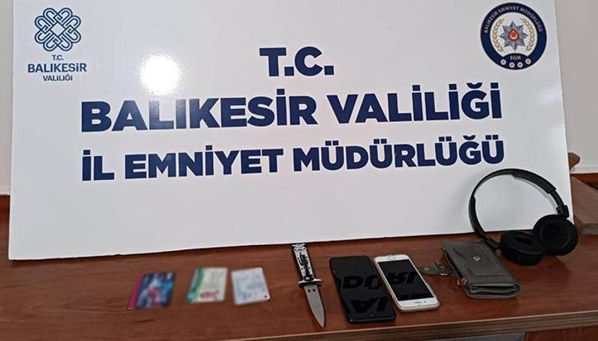 13 yaşındaki 2 kız çocuğu, 2 kişiyi bıçak zoruyla gasbetti 13 yaşındaki 2 kız çocuğu, 2 kişiyi bıçak zoruyla gasbetti