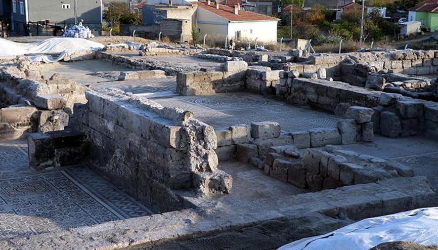 İç Anadolunun en büyük mozaik kazı çalışmasında alanın büyüklüğü 600 metrekareye çıktı İç Anadolunun en büyük mozaik kazı çalışmasında alanın büyüklüğü 600 metrekareye çıktı
