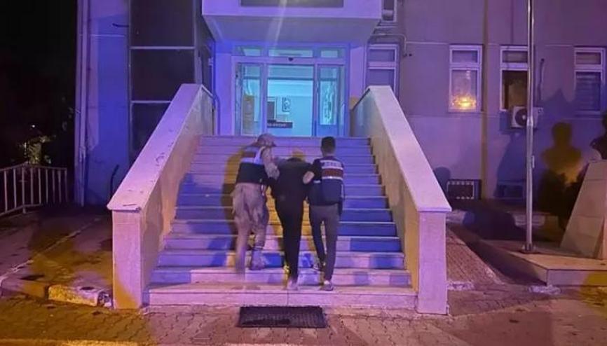 Şanlıurfa’da hamile eşini öldürmüştü Tutuklanarak cezaevine gönderildi Şanlıurfa’da hamile eşini öldürmüştü Tutuklanarak cezaevine gönderildi