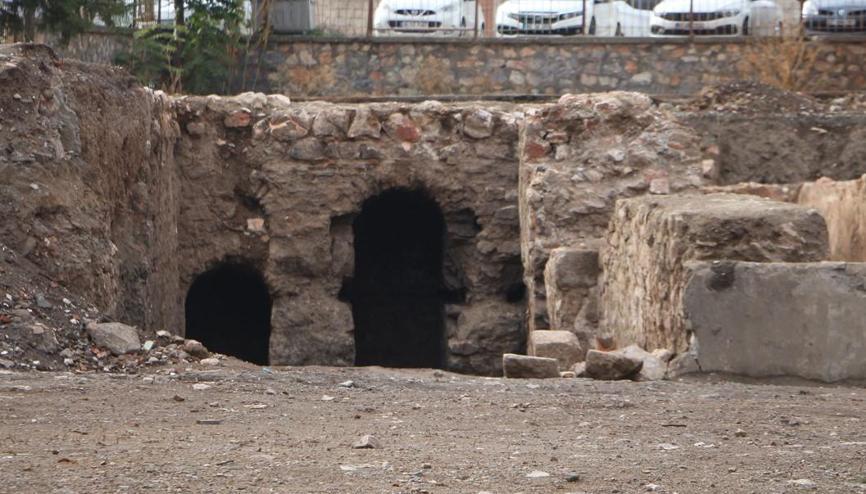 5 asırlık hamam okul temel kazısında ortaya çıktı 5 asırlık hamam okul temel kazısında ortaya çıktı