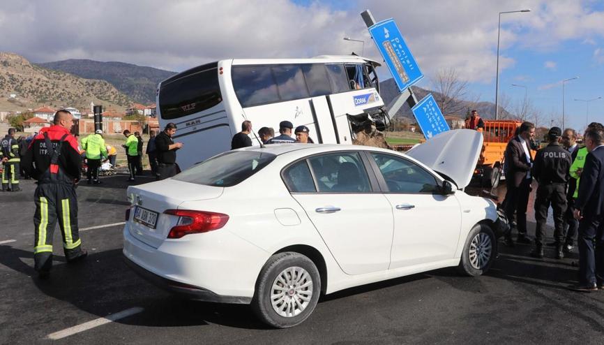 Denizlideki feci kazada ölü sayısı 3e yükseldi Denizlideki feci kazada ölü sayısı 3e yükseldi