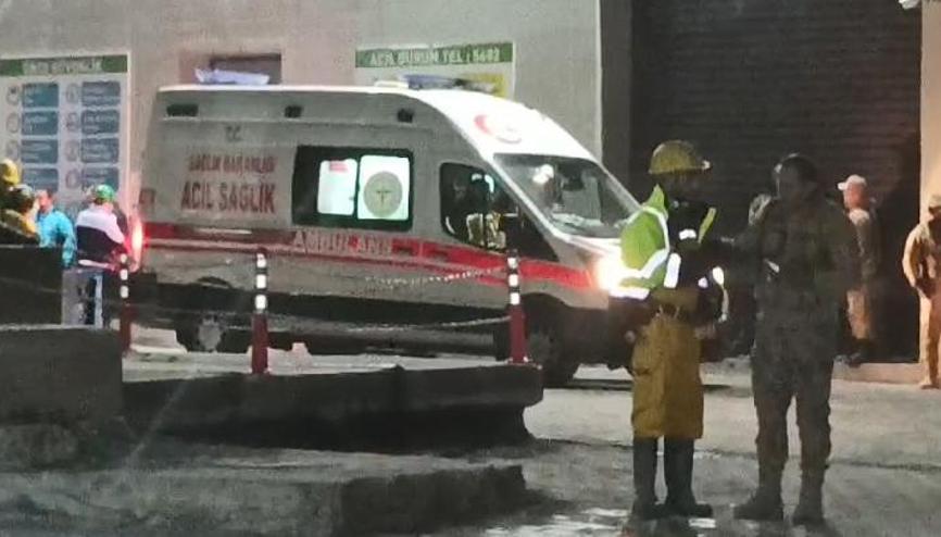 Siirtte maden ocağındaki göçükte 3 kişi hayatını kaybetmişti Gözaltına alınan 3 kişi serbest Siirtte maden ocağındaki göçükte 3 kişi hayatını kaybetmişti Gözaltına alınan 3 kişi serbest