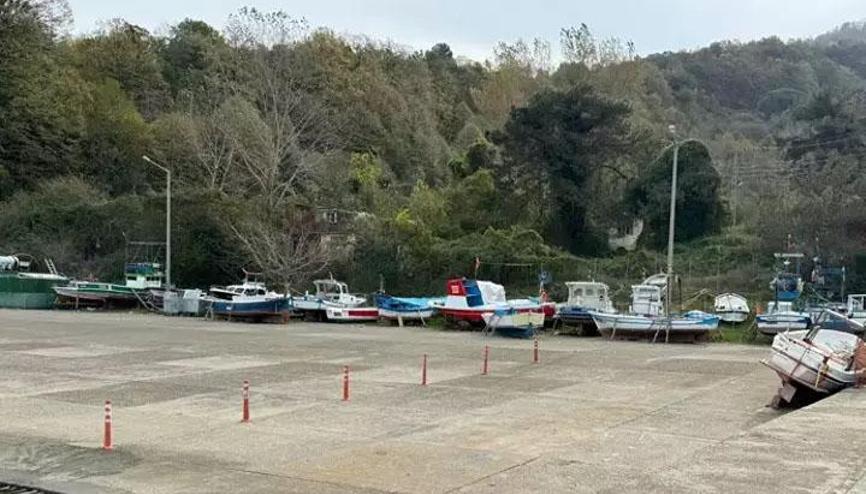 Bartında fırtına alarmı: Yaklaşık 100 tekne karaya alındı Bartında fırtına alarmı: Yaklaşık 100 tekne karaya alındı