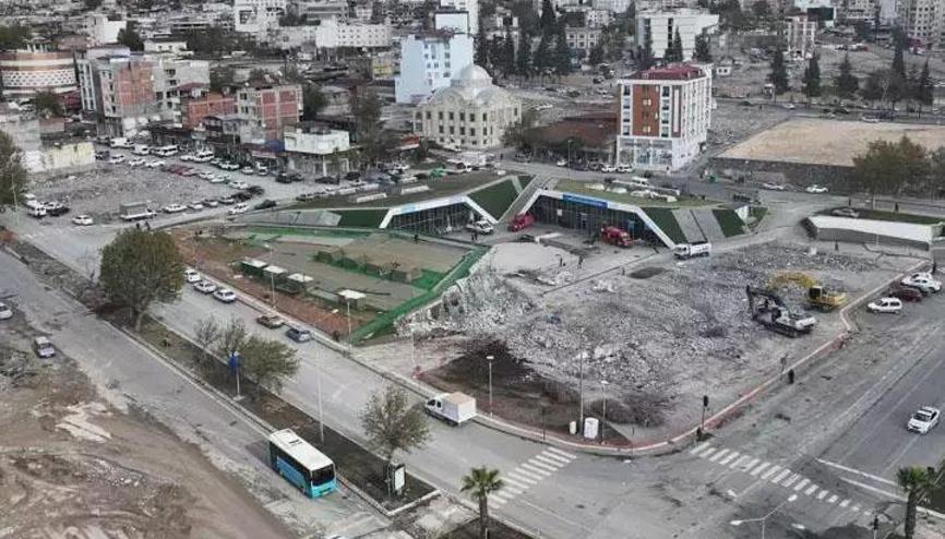 Halk arasında saçma yapı olarak adlandırılıyordu: Yıkılıyor Halk arasında saçma yapı olarak adlandırılıyordu: Yıkılıyor