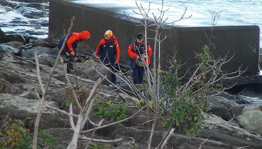 Rizede sahilde kaybolan Zeynep Bekar’ı arama çalışmalarında üçüncü gün Rizede sahilde kaybolan Zeynep Bekar’ı arama çalışmalarında üçüncü gün