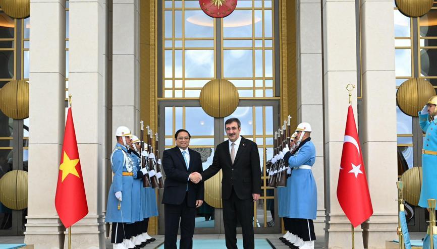 Cumhurbaşkanı Yardımcısı Cevdet Yılmaz: Vietnam ekonomisinin kalbinde başkonsolosluk açacağız Cumhurbaşkanı Yardımcısı Cevdet Yılmaz: Vietnam ekonomisinin kalbinde başkonsolosluk açacağız