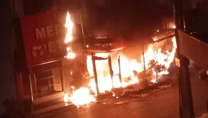 İzmirde ilginç olay... Kundaklamanın altından sarkıntılık iddiası çıktı İzmirde ilginç olay... Kundaklamanın altından sarkıntılık iddiası çıktı