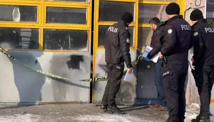 Erzurumda devriye gezen polisin dikkati, 2 gencin hayatını kurtardı Erzurumda devriye gezen polisin dikkati, 2 gencin hayatını kurtardı