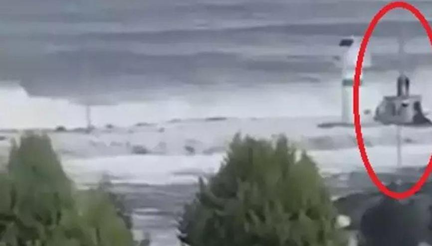 Denizde kaybolan kayıp liseli gençlerden birinin cansız bedenine ulaşıldı Denizde kaybolan kayıp liseli gençlerden birinin cansız bedenine ulaşıldı