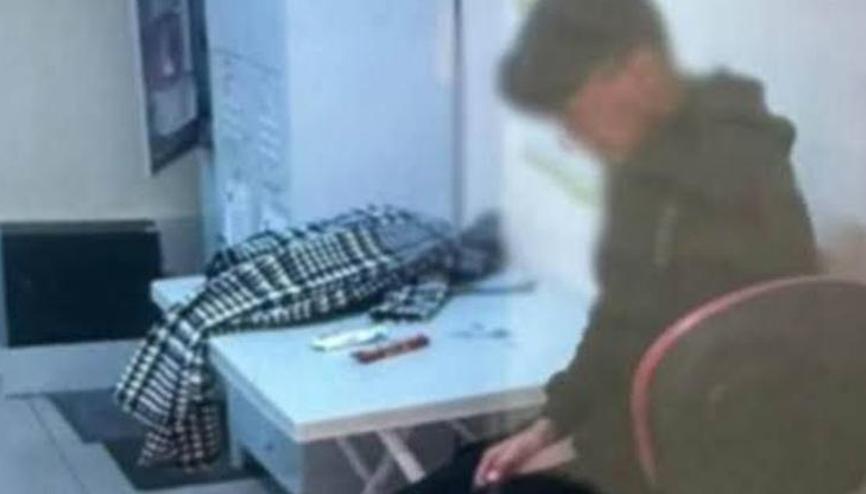 Çikolata için çocuğu market deposuna kapattılar iddiası: 2 gözaltı Bakan Tunç: Konuyu yakından takip ediyoruz Çikolata için çocuğu market deposuna kapattılar iddiası: 2 gözaltı Bakan Tunç: Konuyu yakından takip ediyoruz