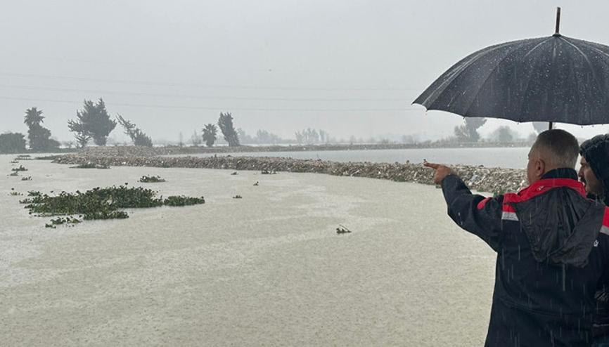 Hatay’da sağanak: Asi Nehri taştı, 10 bin dekar arazi su altında kaldı Hatay’da sağanak: Asi Nehri taştı, 10 bin dekar arazi su altında kaldı