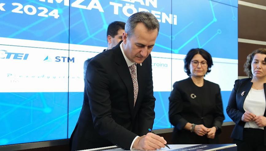 Savunma sanayisinde 14 Ar-Ge projesi için imzalar atıldı Savunma sanayisinde 14 Ar-Ge projesi için imzalar atıldı