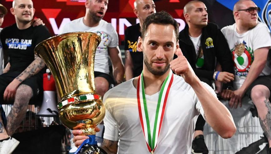 Interde Hakan Çalhanoğlu kupa koleksiyonuna yenisini ekledi