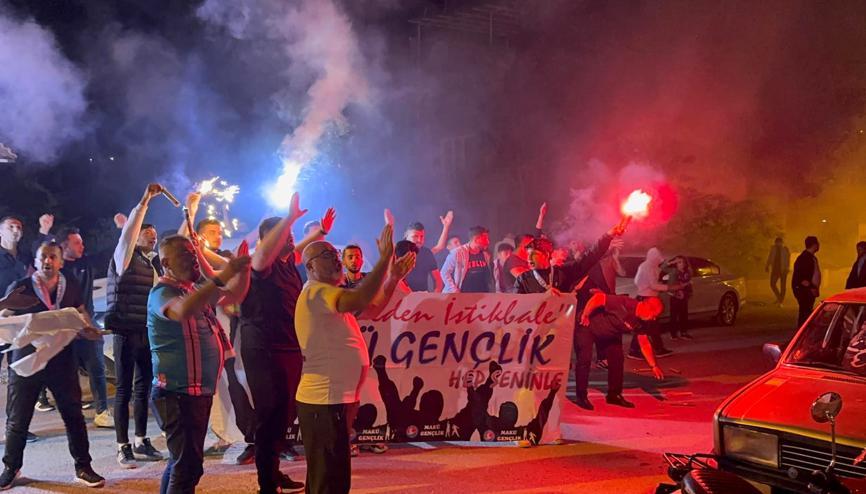 Taraftardan futbolculara destek