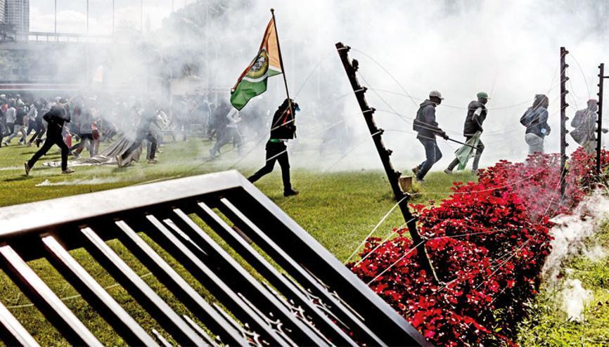 Kenya’da vergi yasasına isyan: Parlamentoyu bastılar