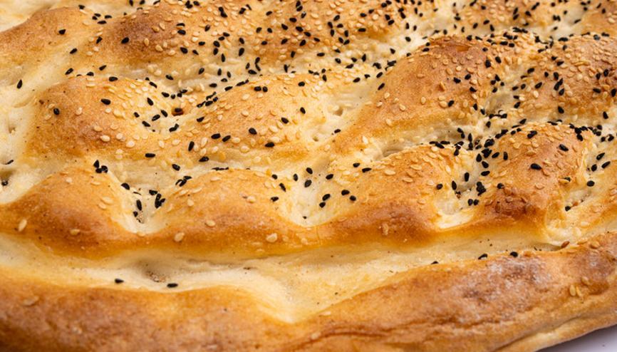 Yemeden duramıyoruz 100 gramı yaklaşık 250 kalori... Diyetteyken Ramazan pidesi yenir mi
