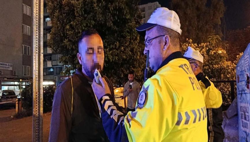 Alkollü sürücü, polislere zor anlar yaşattı Alkollü sürücü, polislere zor anlar yaşattı