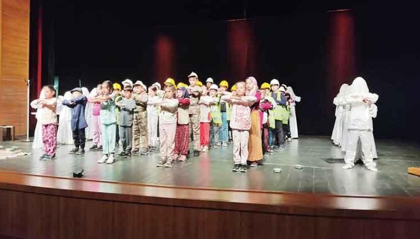 Bu tiyatronun perdesi iyiliğe açılıyor Bu tiyatronun perdesi iyiliğe açılıyor