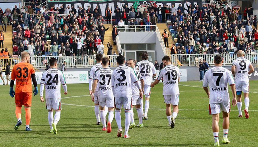 Karşıyaka’da yönetime bilet çağrısı Karşıyaka’da yönetime bilet çağrısı