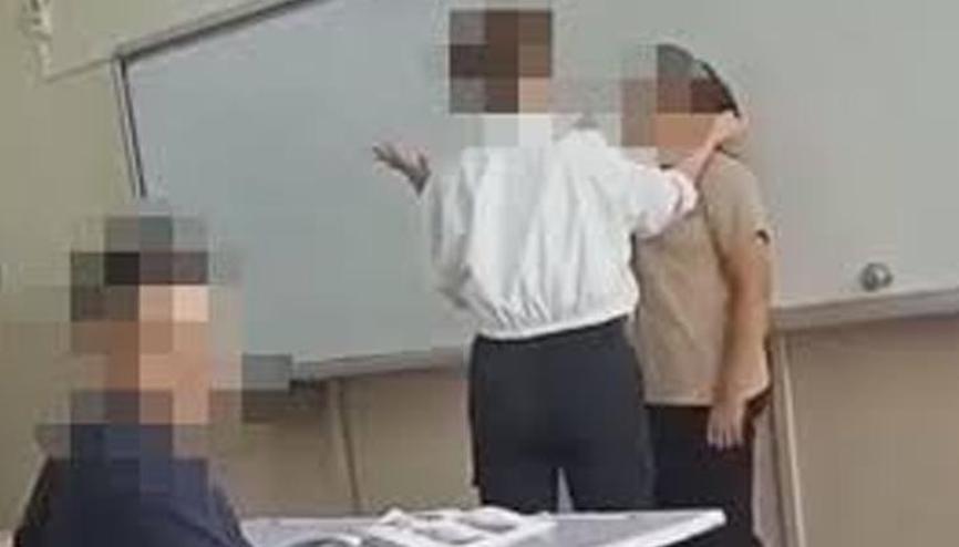 Görüntüler sosyal medyayı ayağa kaldırmıştı: Öğretmen hakkında soruşturma açıldı Görüntüler sosyal medyayı ayağa kaldırmıştı: Öğretmen hakkında soruşturma açıldı