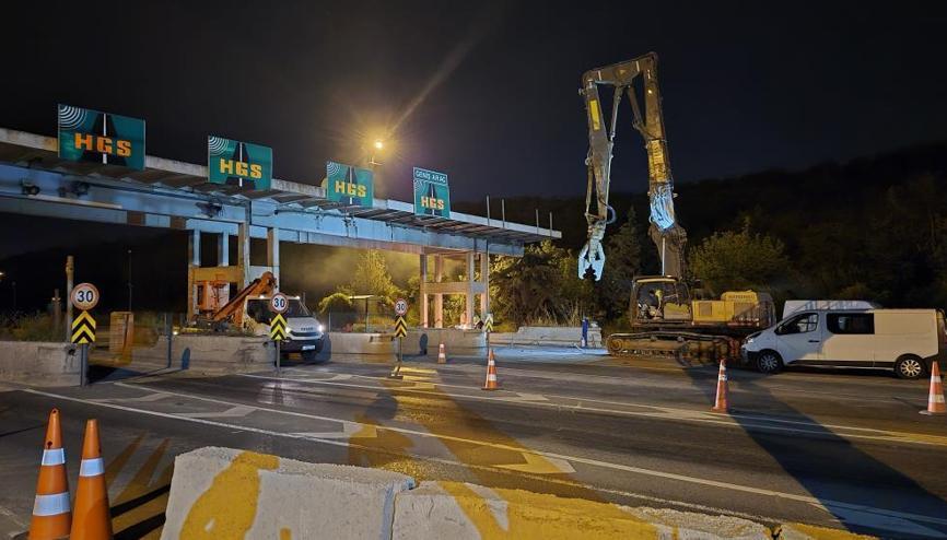 Avcılar gişeleri çalışma nedeniyle araç trafiğine kapatıldı Avcılar gişeleri çalışma nedeniyle araç trafiğine kapatıldı