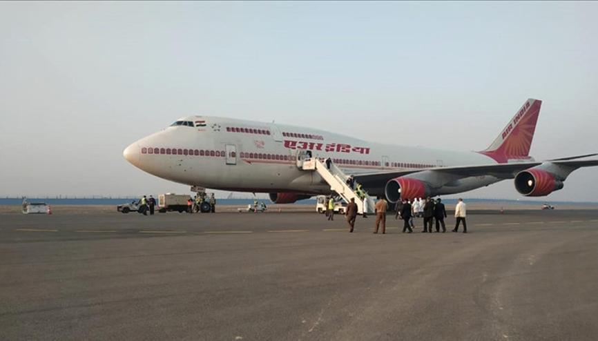 Air India uçağında bomba ihbarı: Acil iniş yaptı... Yolcular tahliye edildi Air India uçağında bomba ihbarı: Acil iniş yaptı... Yolcular tahliye edildi
