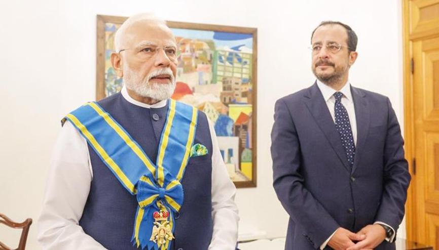 Hint savaş gemilerine liman açtı: Rumlar’dan Modi’ye Makaryos nişanı Hint savaş gemilerine liman açtı: Rumlar’dan Modi’ye Makaryos nişanı