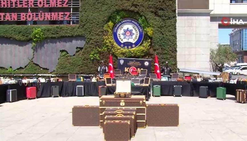 İstanbul’da 100 milyon liralık operasyon Kaçak çanta ve saatler ele geçirildi: 3 gözaltı İstanbul’da 100 milyon liralık operasyon Kaçak çanta ve saatler ele geçirildi: 3 gözaltı