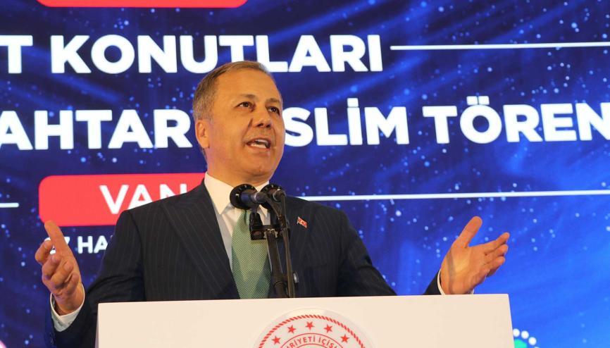 Bakan Yerlikaya: Büyük ve güçlü Türkiyeyi birlikte inşa edeceğiz Bakan Yerlikaya: Büyük ve güçlü Türkiyeyi birlikte inşa edeceğiz