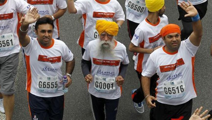 Dünyanın en yaşlı maraton koşucusu trafik kazasında öldü: 114 yaşındaki Sarıklı Kasırgaya veda Dünyanın en yaşlı maraton koşucusu trafik kazasında öldü: 114 yaşındaki Sarıklı Kasırgaya veda