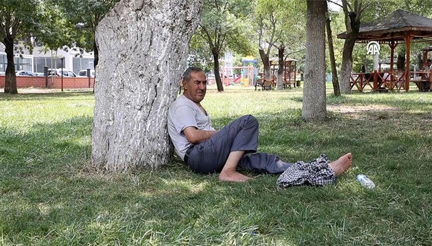 Siirtin Kurtalan ilçesinde kavurucu sıcaklar hayatı olumsuz etkiliyor Siirtin Kurtalan ilçesinde kavurucu sıcaklar hayatı olumsuz etkiliyor