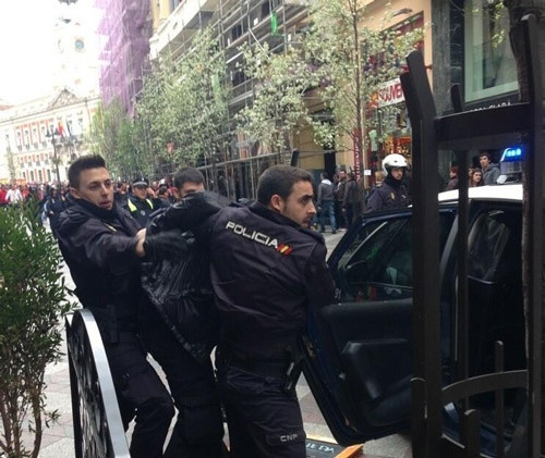 Galatasaray taraftarına polis saldırısı