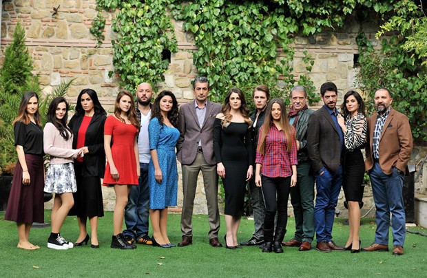 Paramparça dizisi 1. bölüm ne zaman (Fragman izle)