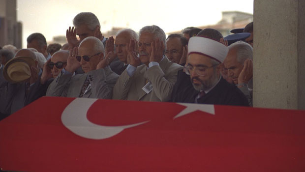 12 Eylül komutanlarının cenazelerine katılım gittikçe azaldı