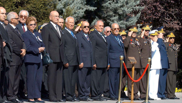 12 Eylül komutanlarının cenazelerine katılım gittikçe azaldı