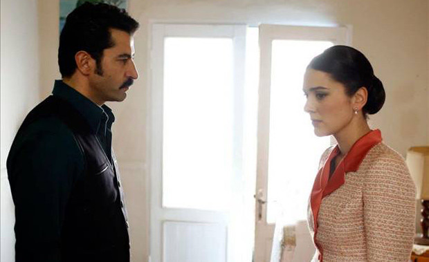 Karadayı için Bergüzar Korel şarkı söyledi | izle