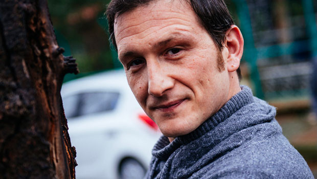 Bu kardeşin bir tahtası eksik