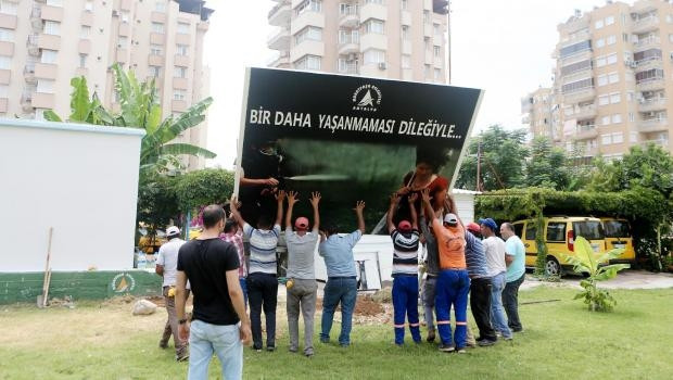 ’Kırmızılı kadın’ şimdi levhada
