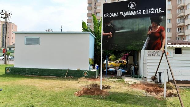 ’Kırmızılı kadın’ şimdi levhada