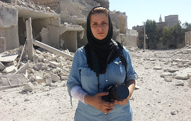 15 yaşında kızları çarmıha geriyorlar