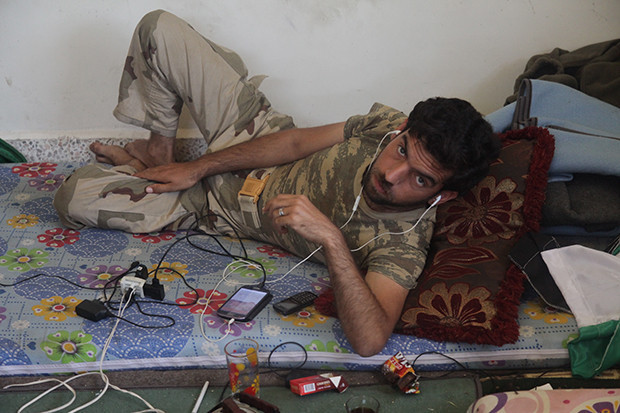 15 yaşında kızları çarmıha geriyorlar